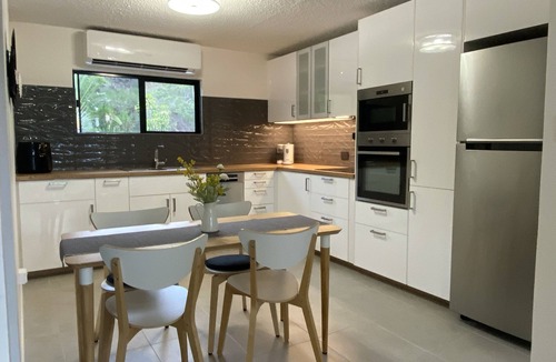 West End Apartment | Stylish 2 bedroom unit convenient location, West End