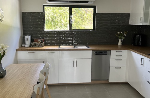 West End Apartment | Stylish 2 bedroom unit convenient location, West End