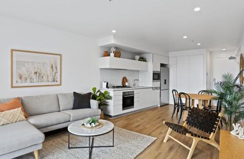 Broadbeach Apartment | Stylish and Modern Oracle 2 Bedroom Apartment - CoastHM