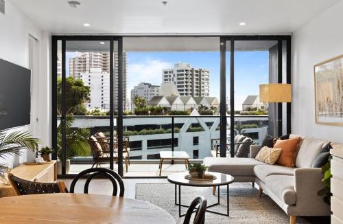 Broadbeach Apartment | Stylish and Modern Oracle 2 Bedroom Apartment - CoastHM