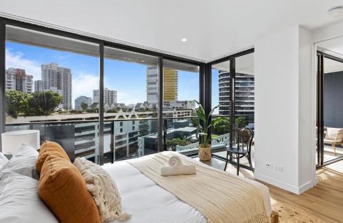 Broadbeach Apartment | Stylish and Modern Oracle 2 Bedroom Apartment - CoastHM