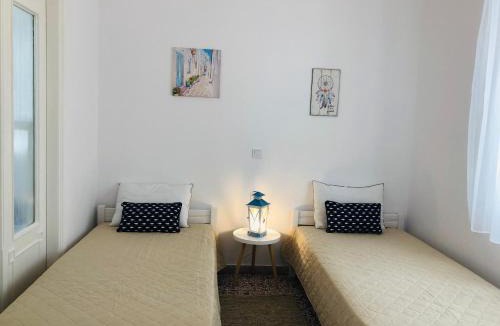 Adamas House | Stylish Home for 6 in Adamas