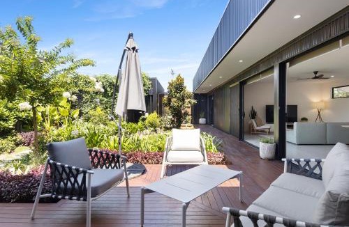 Marcus Beach House | Stylish Home near Noosa & Peregian, walk to Beach