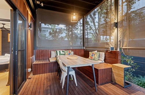 New Farm Apartment | Stylish New Farm Apartment with Courtyard