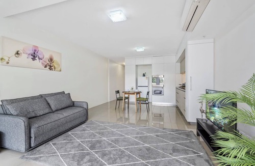 West End Apartment | Stylish Riverside Haven - Gym, Pool, WiFi & Parking