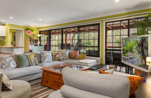 Moorina Apartment | Stylish rural retreat on the foothills of Mt. Mee