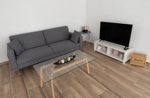 Palaio Faliro Apartment | Stylish spacious apartment in Palaio Faliro (Fal C1)