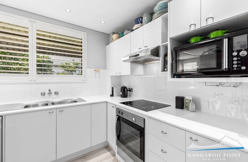 Ascot Apartment | Stylish Two Bedroom Unit in Ascot