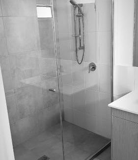 Redbank Plains House | Stylish Urban Escape 4 minutes walk to the mall