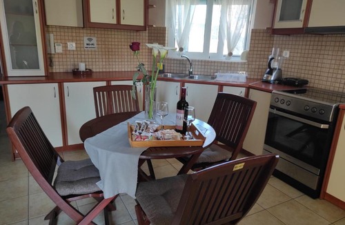 Spata-Artemida Apartment | Sucasa