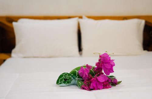 Thulusdhoo Island House | Sun & Surf