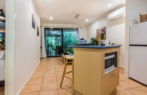Agnes Water Villa | Sunbird Garden 1 - private villa with spa & small pet permitted inside