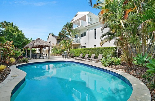 Noosaville Apartment | Sunny 2 bedroom 1 bathroom, north facing balcony free use bikes & kayaks & wifi