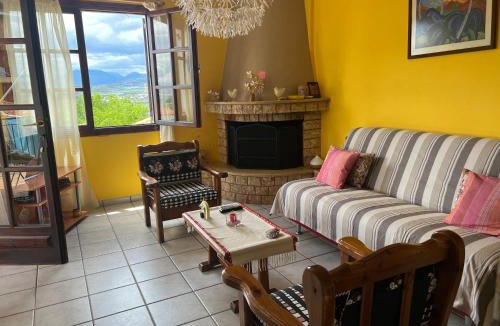 Mykines Apartment | Sunny house at ancient Mycenae, close to Nafplio!