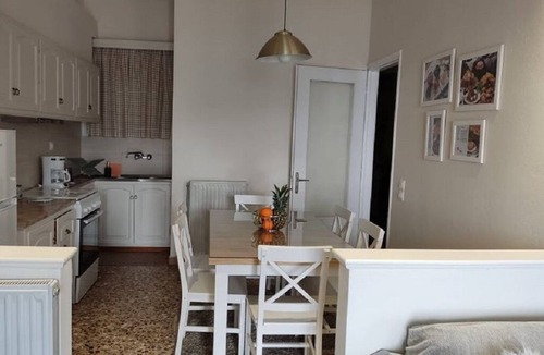 Delfoi Apartment | Sunny & Spacious Apartment in Delphi, 3 Bedrooms, 2 Bathrooms Sleeps 8 w/view