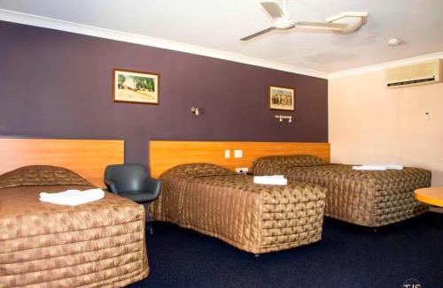 Allenstown Hotel | SunPalms Motel