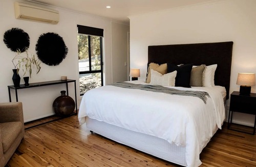 Kidaman Creek House | Sunshine Coast Hinterland Escape With Views and Creek Frontage