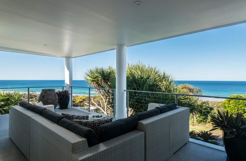 Castaways Beach House | Sunshine Coast White House