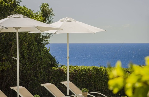 Svoronata Villa | SUPERB LOCATION Luxury 5 bed villa, pool, sea view, beach/restaurants close by