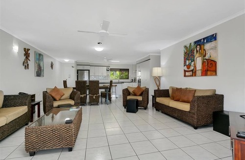Trinity Beach Apartment | Superior Seaview 1 Bedroom Apartment With Seaview's
