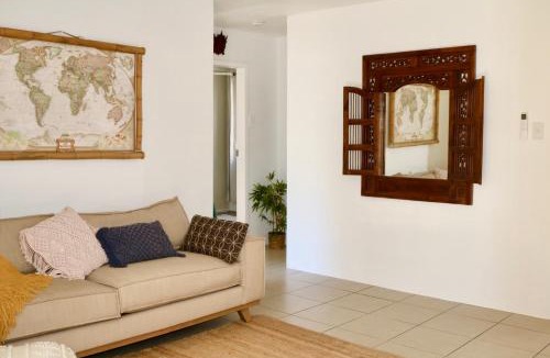 Coolangatta Apartment | Surf Shack in Iconic Rainbow Bay - Coolangatta QLD (pet friendly)