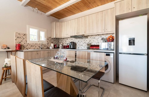 Neromilos Cottage | Sweet cottage retreat - 2 bedroom house