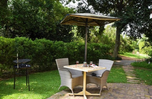 Muldersdrift House | Sweet Thorn Tree Spacious cottage for 2 people with great terrace!