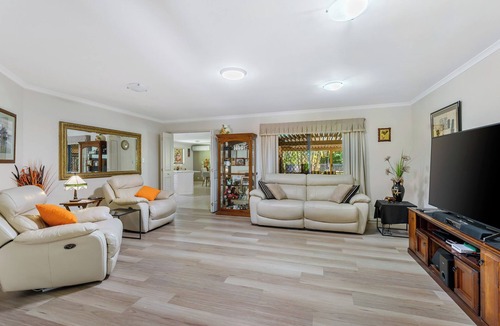Craignish Bed & Breakfast | Synergy Beachside Nudist Retreat QB/Hot tub Heated pool private gardens
