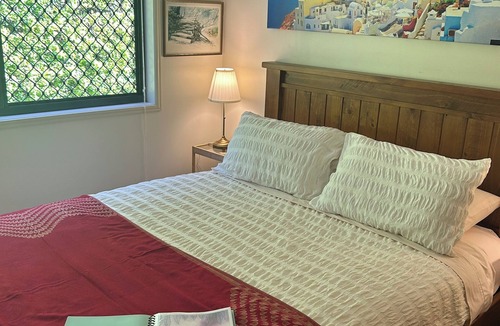 Craignish Bed & Breakfast | Synergy Beachside Nudist Retreat KB 2 minutes walk to beach breakfast spa/pool