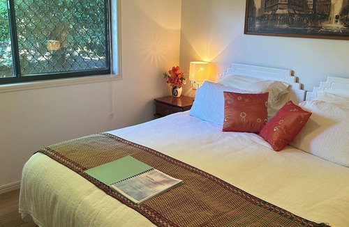 Craignish Bed & Breakfast | Synergy Beachside Nudist Retreat KB 2 minutes walk to beach breakfast spa/pool