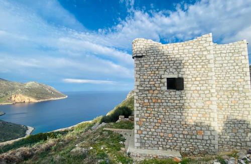 Omales House | Taenarioum antico