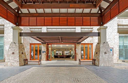 Palm Cove Apartment | Temple Suite 202 in Triton Street Beachfront Resort, Palm Cove