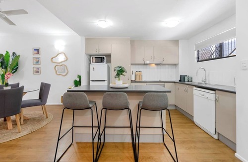 Parramatta Park Apartment | Terraces on Martyn A Breezy Tropical Pool Retreat
