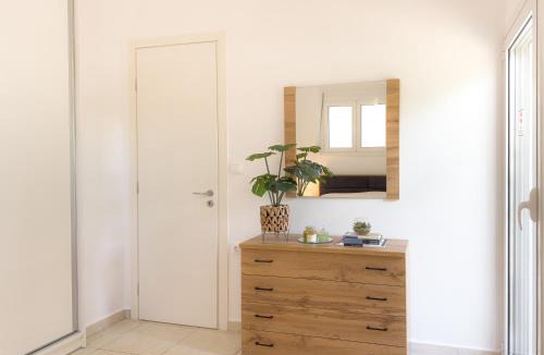 Oropos Apartment | Thanos' seaside suite