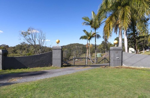 Upper Coomera House | The 2BR Farm Escape, idyllic scenery,peaceful tour