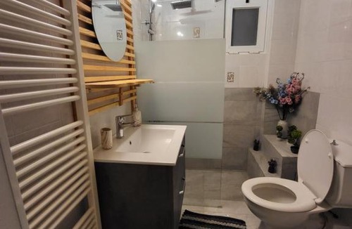 Rafina-Pikermi Apartment | THE ANCHOR - next to the port, airport & Athens