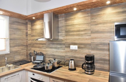 Spata-Artemida Apartment | The Apartment is Situated 50m Away From the Beach and 10km From the Ath.airport