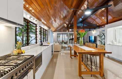 Clifton Beach Apartment | The Arlington Beach House