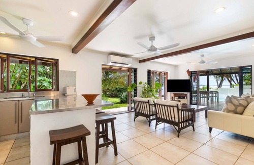 Newell Apartment | The Beach Villa on Newell Beach n A romantic getaway in the tropics.