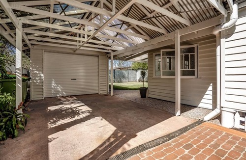 Centenary Heights House | The Beautiful 'Cottage On Geddes'