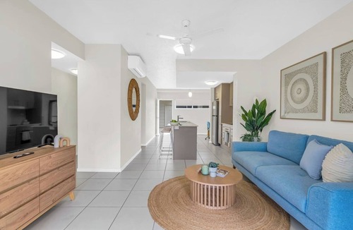 Edge Hill Apartment | The Botanical Resort style in Edge Hill Village