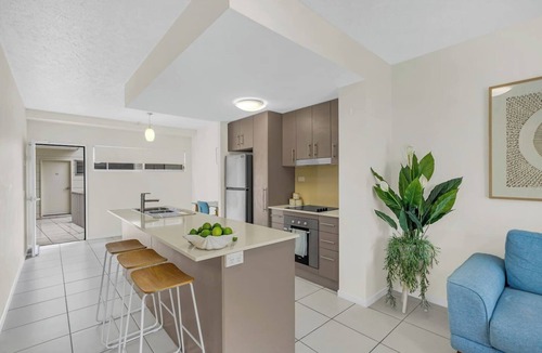 Edge Hill Apartment | The Botanical Resort style in Edge Hill Village