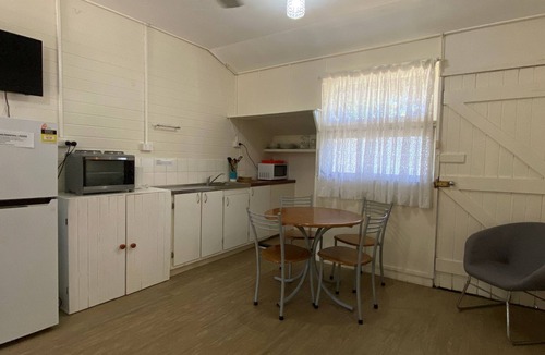 Arcadia Apartment | The Captain's Manor On Cook 5 - Compact, affordable and just minutes to Alma Bay