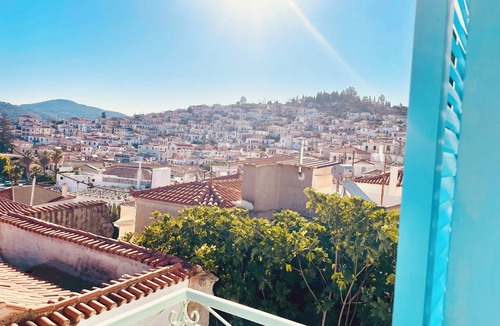 Poros House | The Captains Residence. Poros. Presented by Lazy Daze