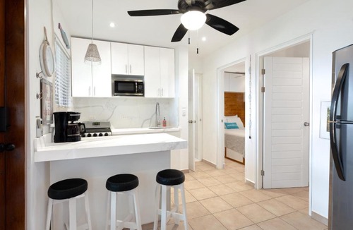 Coco Sunset Hills House | The Castaway