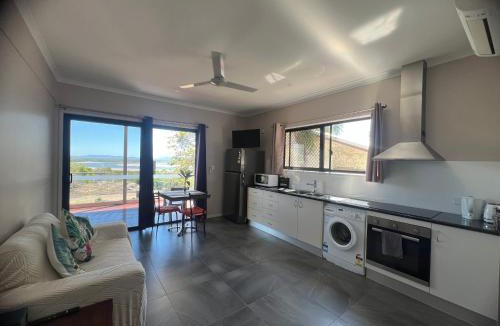 Cooktown Bed & Breakfast | The Frangipani Suite - One bedroom apartment in Cooktown
