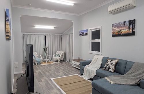Parramatta Park Apartment | The Fraser - The Perfect Escape. Inner City Queenslander 2nd Floor.