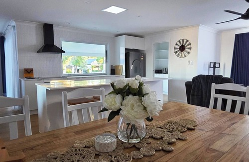 Forest Lake House | The Homestead in Forest Lake - Sleeps 8 - may include 1 Pet by request only.