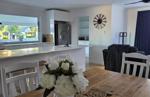 Forest Lake House | The Homestead in Forest Lake - Sleeps 8 - may include 1 Pet by request only.