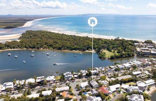 Noosa Heads House | The Islander Tropical Noosa Getaway